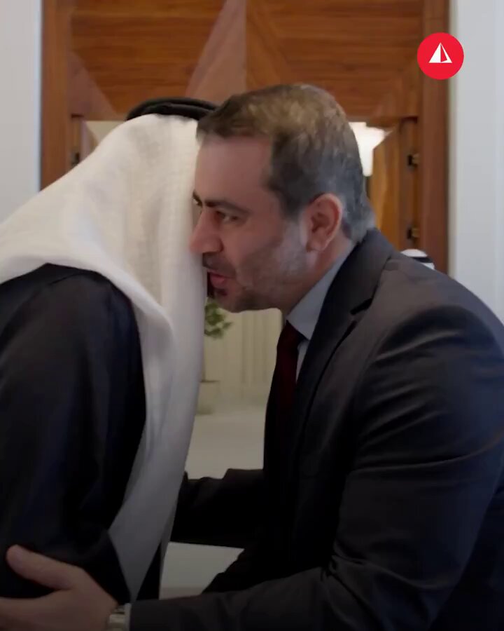 #الامارات في اقل من يومين استقبلت وزيري خارجية الولايات المتحدة الامريكية و سوريا وفي صدارة التخطيط والاتفاقيات الشيخ #محمد_بن_زايد ...كنت قد دعوت السوريين ان يبقوا مع الامارات فمنها وفي الخير والنجاح....بينما المخلفون من الاعراب مقضيها اتصالات مع وزير خارجية ايران عراقچي ليزدادوا عزلة عن محيطهم والعالم فالطيور على اشكالها تقع....لم يبلغوا حتى مبلغ المخلفين عندما ضاقت عليهم الارض وانتظروا اية التوبة.