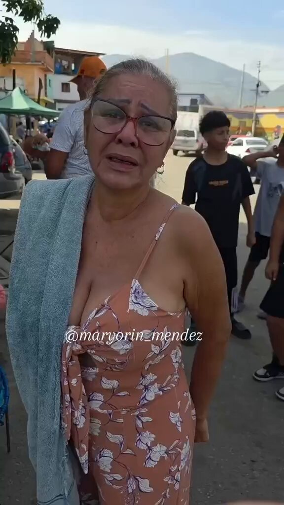 🚨🇻🇪✝️ ÚLTIMA HORA. Vecinos de Catia la Mar denuncian que no han recibido ayuda de las autoridades a casi 20 horas del terremoto: Imploran maquinaria pesada y rescatistas.