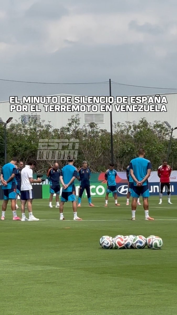 El gesto de España: respeto total en el entrenamiento con el minuto de silencio por el terremoto en Venezuela. 🎬 #ESPNMundial 📺 Mirá los mejores partidos de la #FIFAWorldCup por ESPN, en el Plan Premium de #DisneyPlus