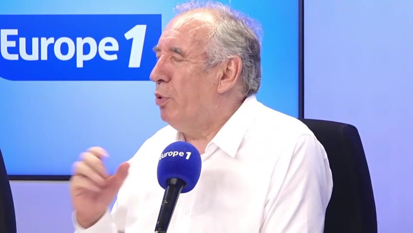 Emmanuel Macron : « Je pense que, quand il partira, au bout d'un certain temps, il sera regretté et il aura à peine plus de 50 ans. Je crois qu'il y a une probabilité qu'il revienne » estime François Bayrou (François Bayrou) 🎙️ Ancien Premier ministre, dans #Europe1Soir sur #Europe1