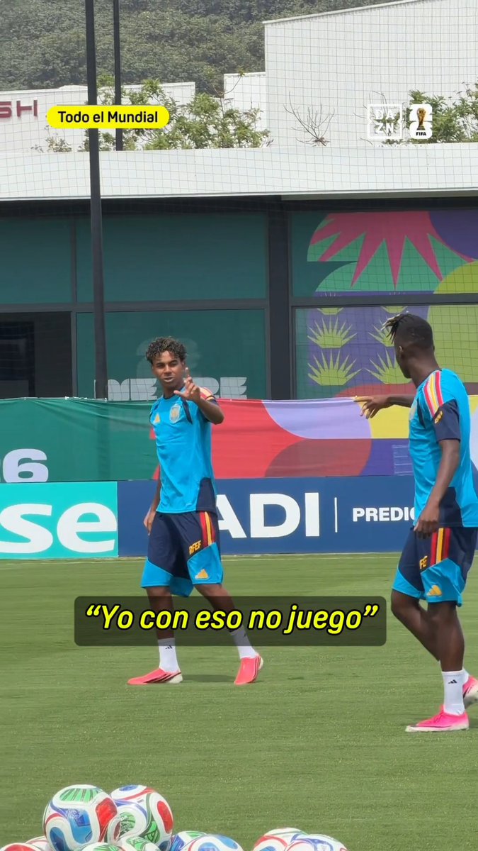 🤣💥 ¿PERO QUÉ ACABA DE PASAR ENTRE LAMINE, NICO Y YEREMY? “Yo con eso no juego” “¿Estás escuchando esas faltas de respeto?” 😂 Menudo vacile llevan estos tres #DAZNMundial