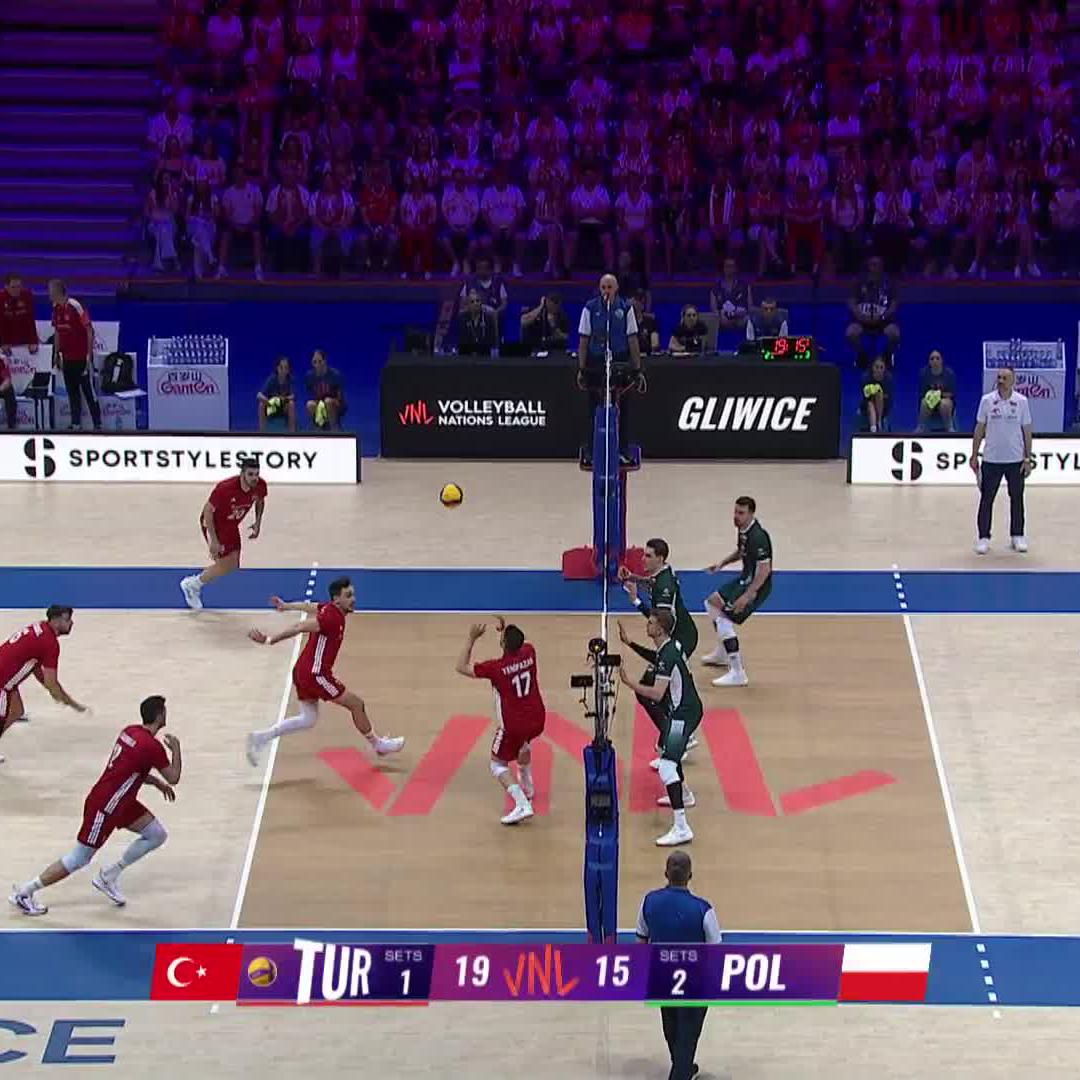 "TO JEST CZERWONA KARTKA" 😬 Aliaksei Nasevich popełnił błąd i przeszkodził Marcinowi Komendzie... #VNL