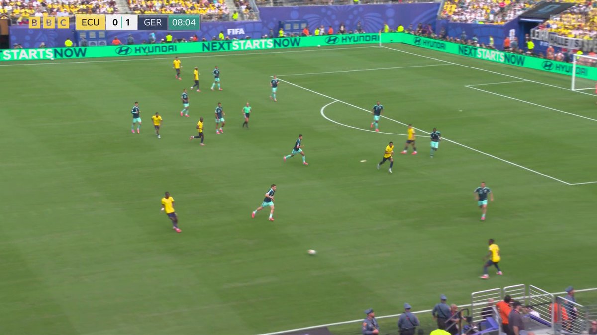 "If this place had a roof, it would've gone" 🤯 Nilson Angulo scores Ecuador's first goal of the World Cup!