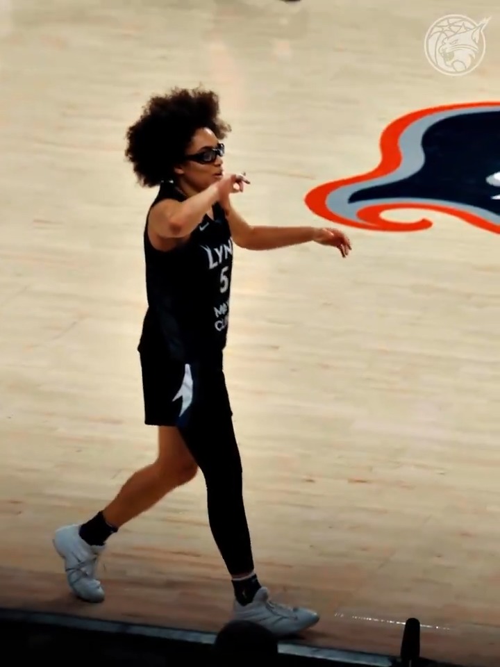 fastest player in WNBA HISTORY to reach 300+ PTS and 100+ AST. 🥽 VOTE LIV. ⭐️