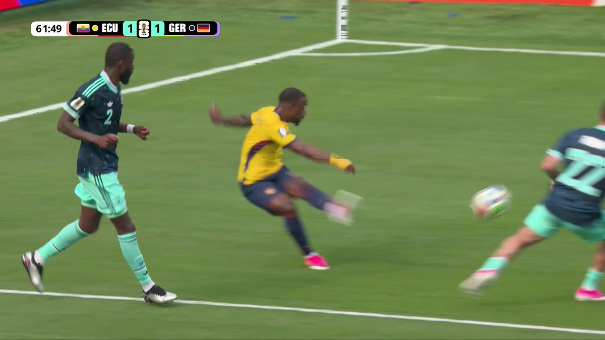 Enner Valencia strikes one but Manuel Neuer makes the save!