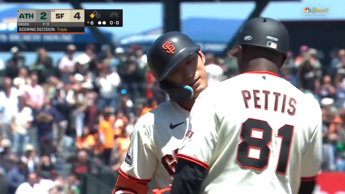 Base-clearing triple for Jung Hoo 🔥