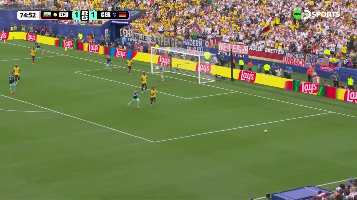 ¡GOOOOOOOL DE ECUADOR Y CRECE LA ILUSIÓN EN LA COPA DEL MUNDO! Un córner cerrado se la dejó en la puerta del área al infaltable Gonzalo Plata, que puso el segundo de la Tri ante Alemania para que explote el MetLife Stadium.