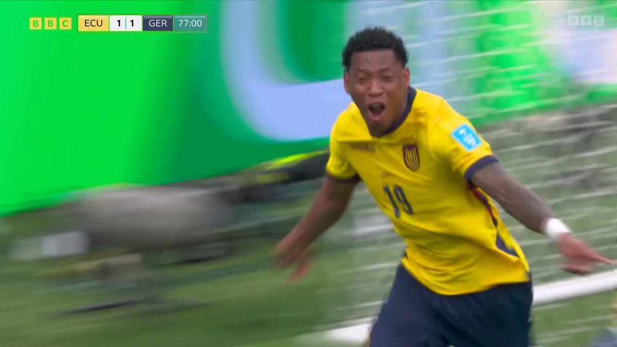 "It's a touch of Ecuador gold" ✨🇪🇨 Gonzalo Plata gives Ecuador the lead and the stadium goes wild!