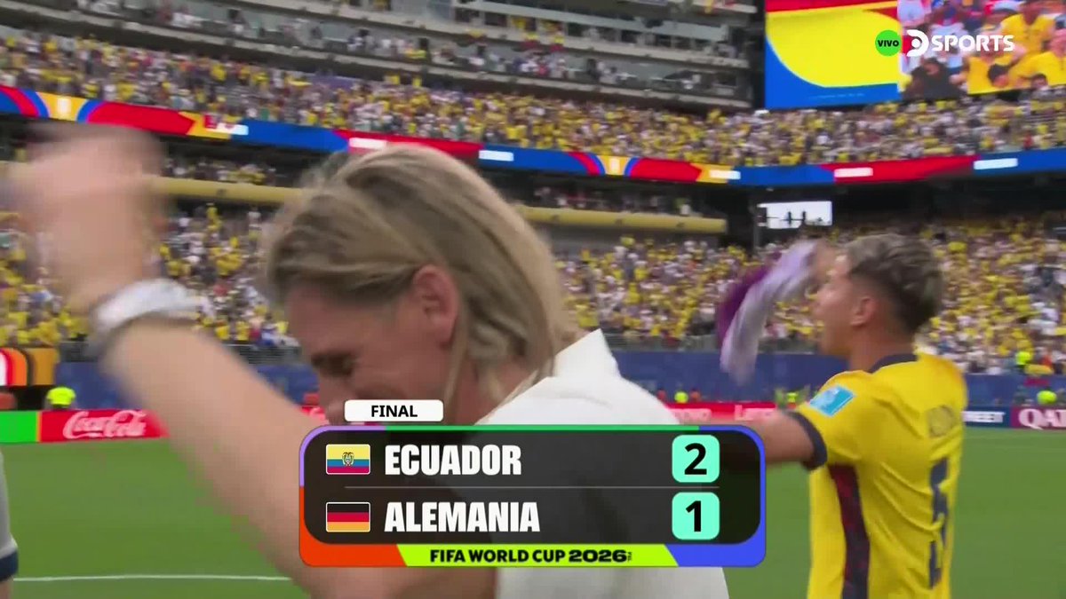 El abrazo de Sebastián Beccacece con sus jugadores, tras la clasificación de Ecuador. 🇪🇨 🫂