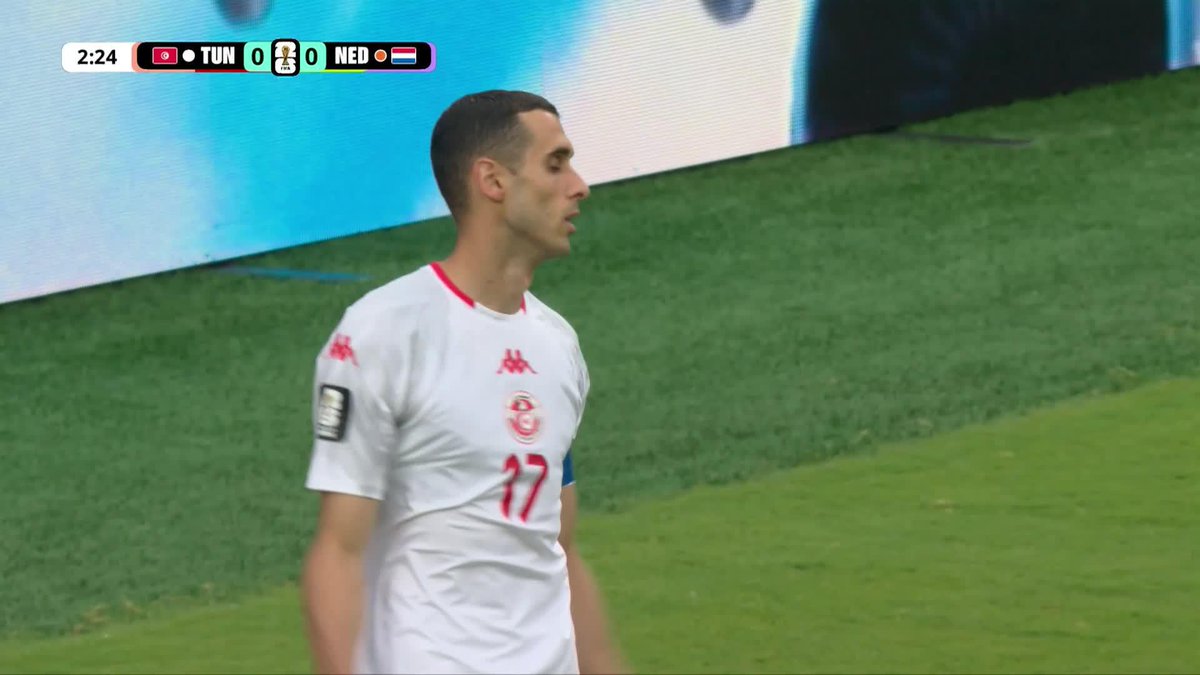 The Netherlands take a 1-0 lead off an own goal!
