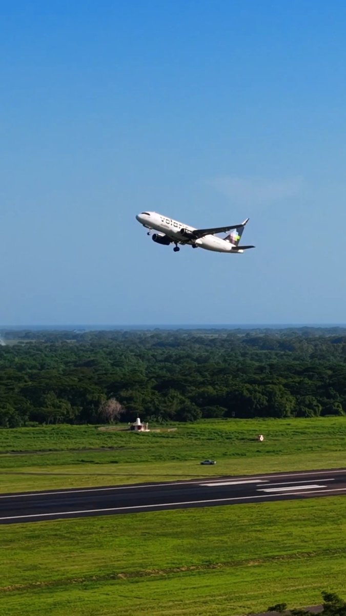 Ya se encuentra en camino el primero de tres aviones que trasladan al personal, equipo e insumos que brindarán ayuda a nuestros hermanos venezolanos. Que Dios los guíe y los proteja durante esta misión 🇸🇻🇻🇪