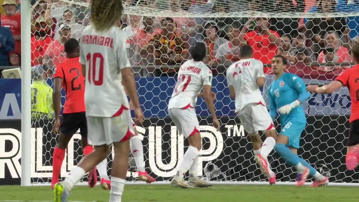 ¡QUÉ LE PASÓ A SKHIRI! El defensor de Túnez salió al segundo tiempo SIN EL NOMBRE Y EL NÚMERO EN SU CAMISETA… ⚽ #ESPNMundial 📺 Mirá los mejores partidos de la #FIFAWorldCup por ESPN, en el Plan Premium de #DisneyPlus