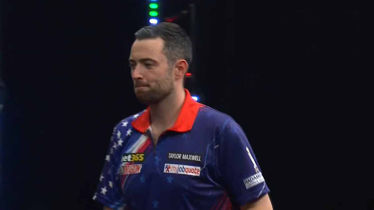 HUMPHRIES HAMMERS GATES! Luke Humphries' title defence is up and running in New York! The reigning champion dispatches Leonard Gates 6-1 to begin his bid for back-to-back US Darts Masters titles! 📺 #USDarts2026