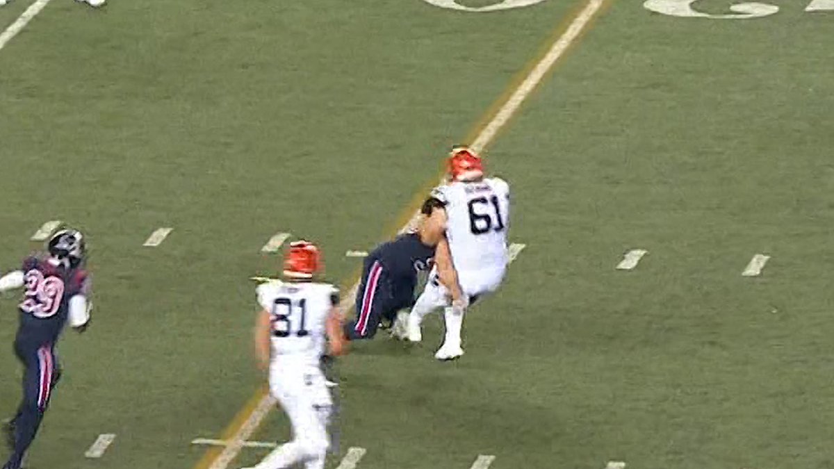 When J.J. Watt destroyed a 300-pound lineman right after he caught a lateral 😳