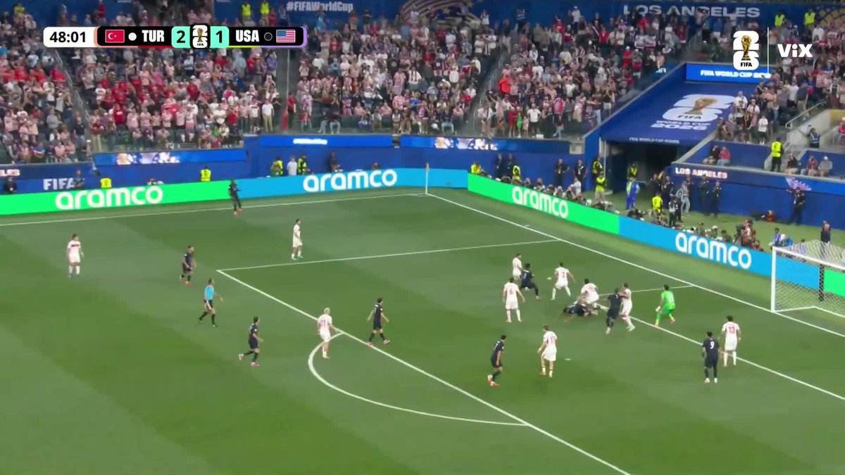 ¡GOOOL DE ESTADOS UNIDOS! ¡QUE TRALLAZO! Berhalter metió un golpazo al balón y puso el 2-2 Disfruta de 2 partidos al mismo tiempo con la Multiview y tu Pase Mundial #ConViXVeoDoble #ElMundialENuestro