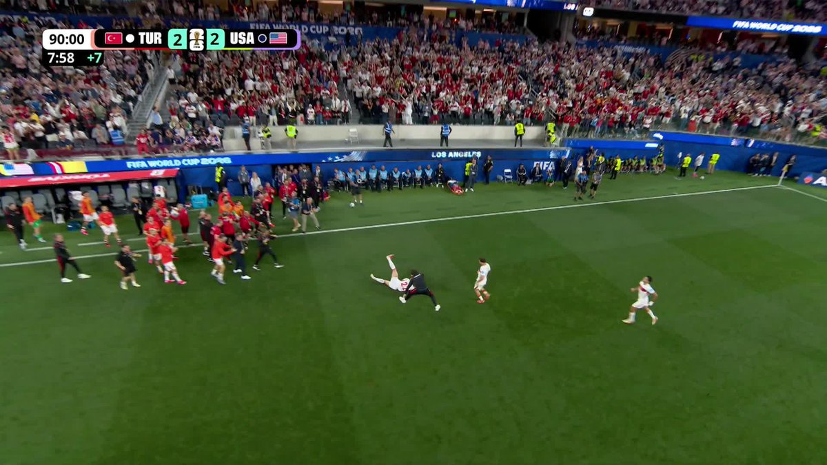 TÜRKIYE WIN IT ON THE FINAL KICK OF THE GAME TO TAKE DOWN USA! #FIFAWorldCup