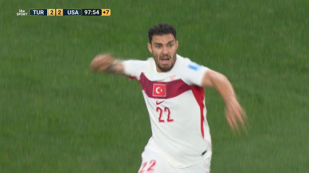 A blockbuster finish in Hollywood! Kaan Ayhan wins it for Turkey with the last kick of the game against the US 😱