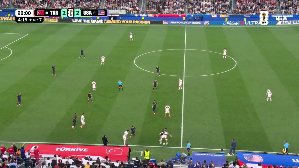 A Zendejas le dieron chance de jugar 10 minutos y entró a que le reventaran los huevos de un balonazo JAJAJAJA 🚬
