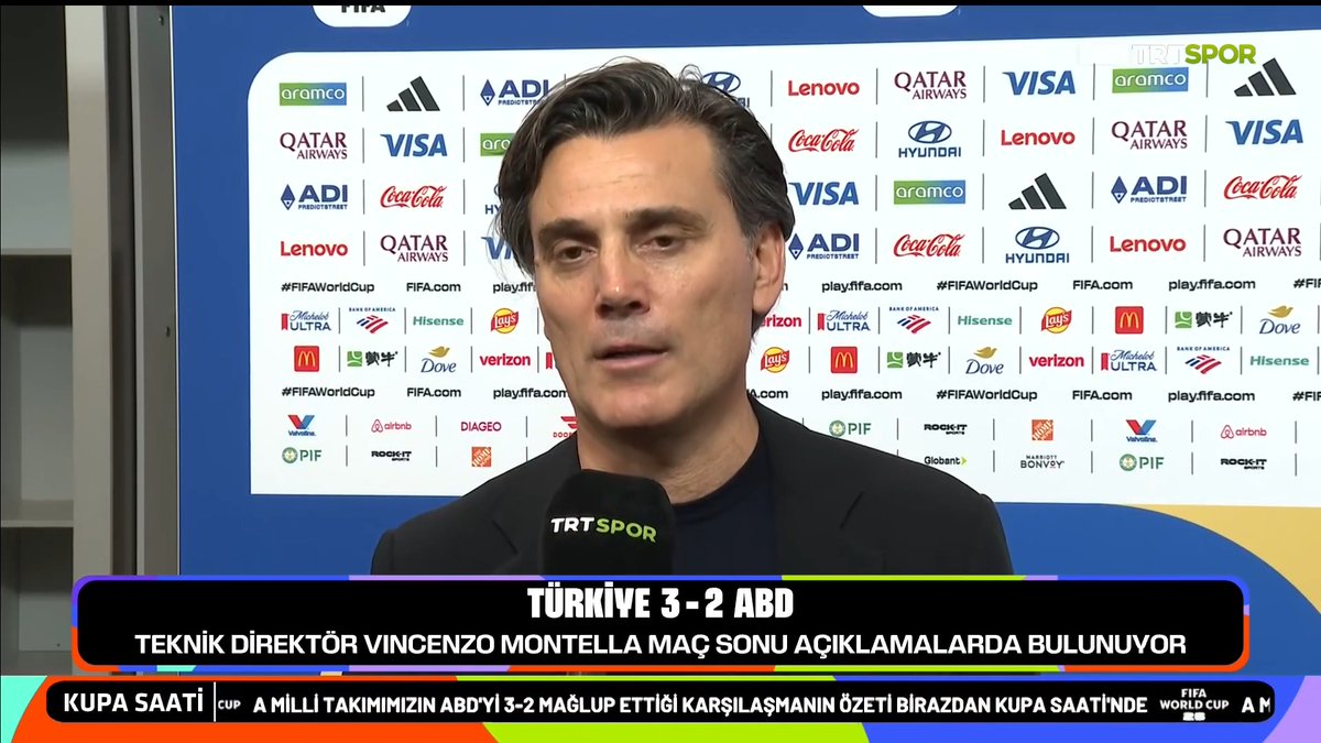 🗣️🎙️ Vincenzo Montella: "Hem futbolcularımız hem de başkanımız için çok mutlu oldum. Bu galibiyeti almak çok önemliydi. Onurumuzla veda etmemiz gerekiyordu. Bunu başardığımız için mutluyuz."