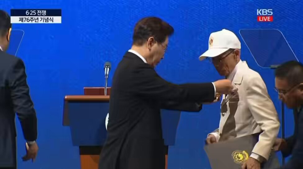 <마음의 소리> '사진찍고가 씨발년아'