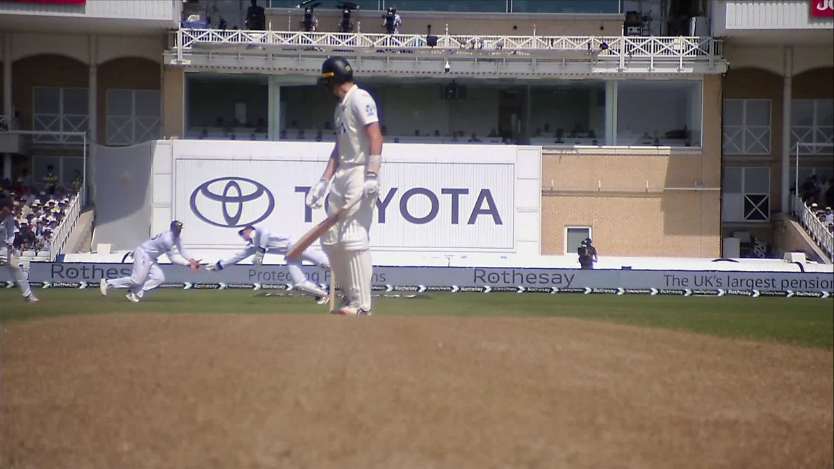 Jamie Smith and Joe Root put down Will O'Rourke 🫣 Ben Stokes denied the first wicket of the day ❌
