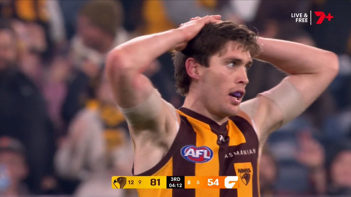 "Sometimes the rulebook intervenes in the theatre of it all." Will Day netted himself a BEAUTY... after running too far 🥀 #AFLHawksGiants