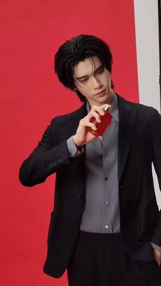 🎉ขอแสดงความยินดีกับ ดัง ณัฎฐ์ฐชัย กับตำแหน่ง Giorgio Armani Thailand Fragrance Ambassador Dunk Armani Si Ambassador #DunkXSiBloom