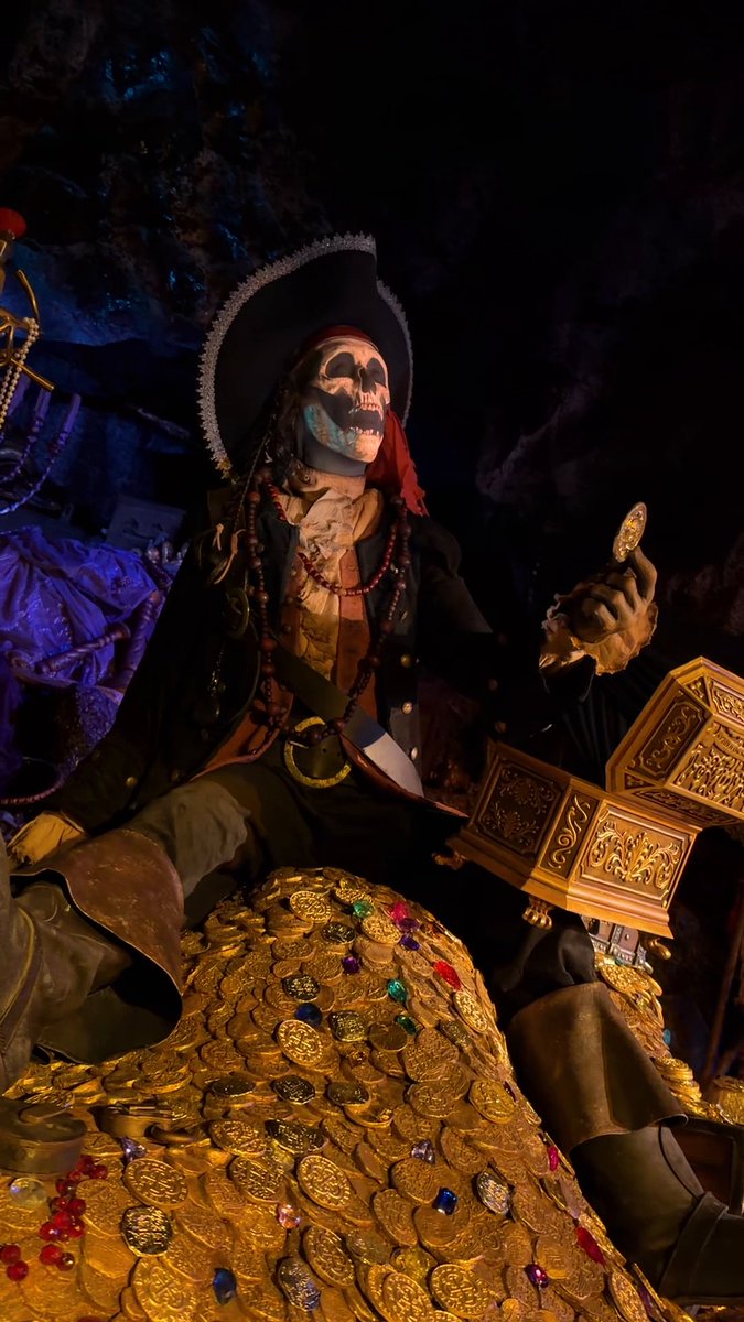 Many a pirate has dared reach for that cursed treasure… yet none have lived to tell the tale 🏴‍☠️ Pirates of the Caribbean reopens at Disneyland Resort today with some new magic!