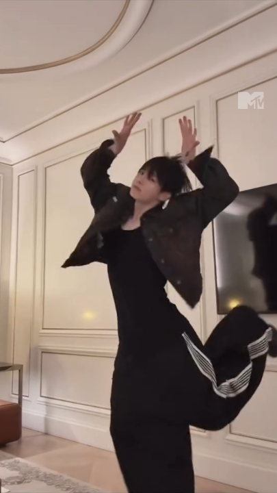 ai que sabor ver o meu marido @mnijungkook dançando 🫦 #MTVMúsica #Jungkook