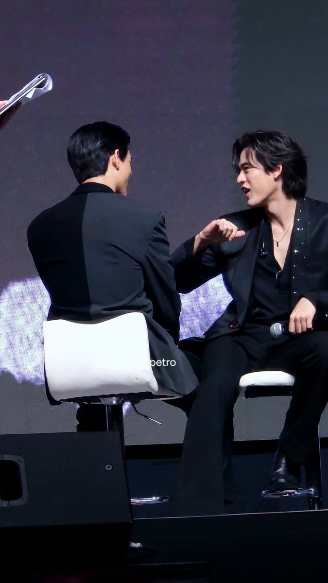 พันแข้งพันขามาก หมุนไปหมุนมาอยู่อย่างปรึกษากันจริงจัง กลัวได้จุ่มแก้ม5555 #JossGawin #Josswayar #GawinCaskey