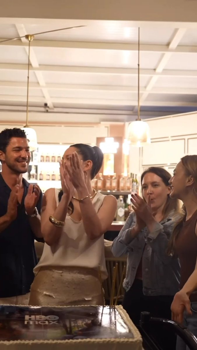Yeni dizi Kayıp Zaman seti için PAYDOS! 📢 Yakında HBO Max'te.