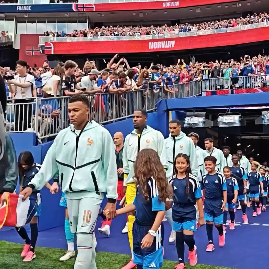 Game on! 👊 🇳🇴 🇫🇷 #FIFAWorldCup