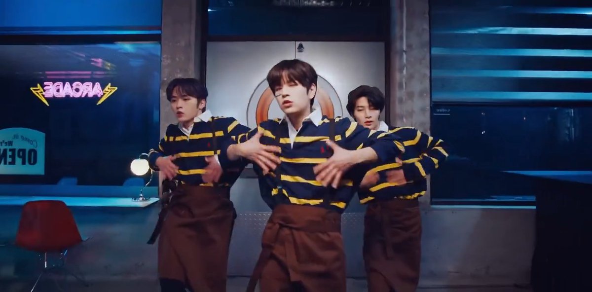 <ODDINARY> by Stray Kids becomes their fifth album and very first extended play (EP/mini album) to have at least a billion streams on Spotify! IN LIFE NOEASY GO LIVE ★★★★★ 5-STAR ODDINARY 🆕 #ODDINARY_1BillionOnSpotify