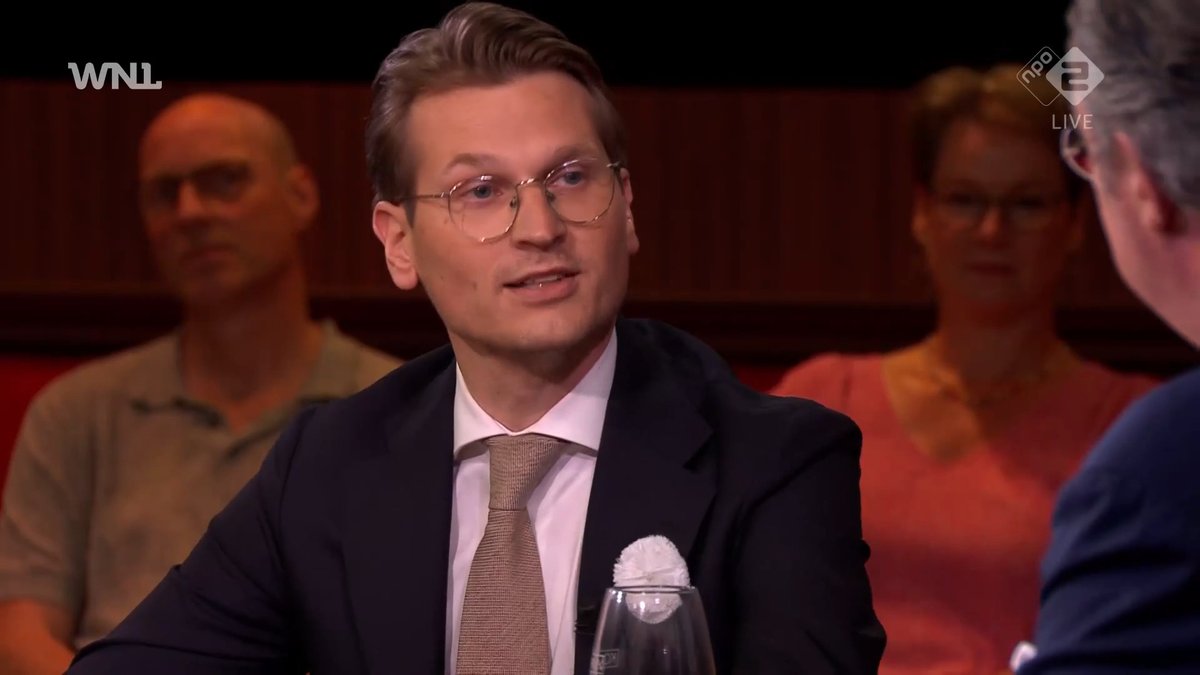 Landbouwminister Jaimi van Essen (Jaimi van Essen) is honderd procent zeker van het vandaag gepresenteerde plan om Nederland van het stikstofslot te halen: "Wij zijn ervan overtuigd dat dit pakket gaat leiden tot iets waar we allemaal behoefte aan hebben." #WNL