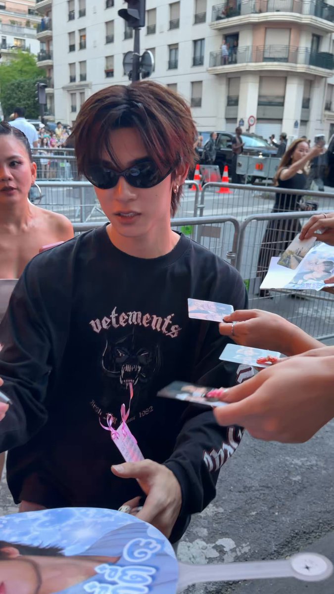 teetee youre such a nice guys ily TTP X VETEMENTS SS27 ·˚ ♡#VETEMENTSxTeeTeePor #VETEMENTS #PARISFASHIONWEEK #porsuppakarn #twnpich porsuppakarn ❀