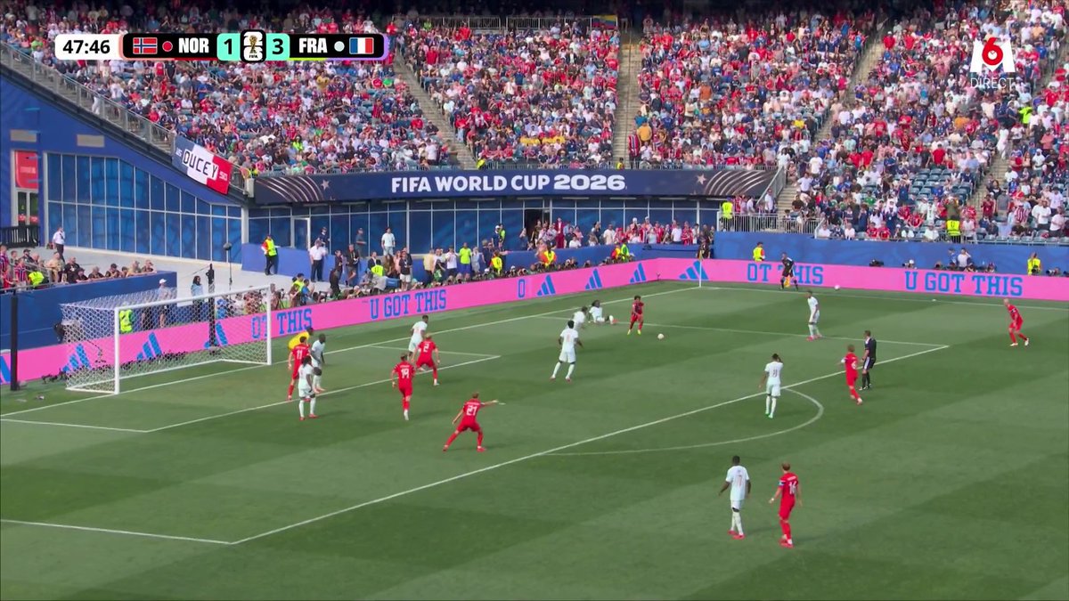 Penalty pour la Norvège ! Théo Hernandez est sanctionné pour une faute sur Bob dans la surface. L'arbitre désigne le point de penalty. La France mène 3-1. Suivez le match sur M6 et M6+ : #CDM2026 #FIFAWorldCup #EquipeDeFrance #NORFRA