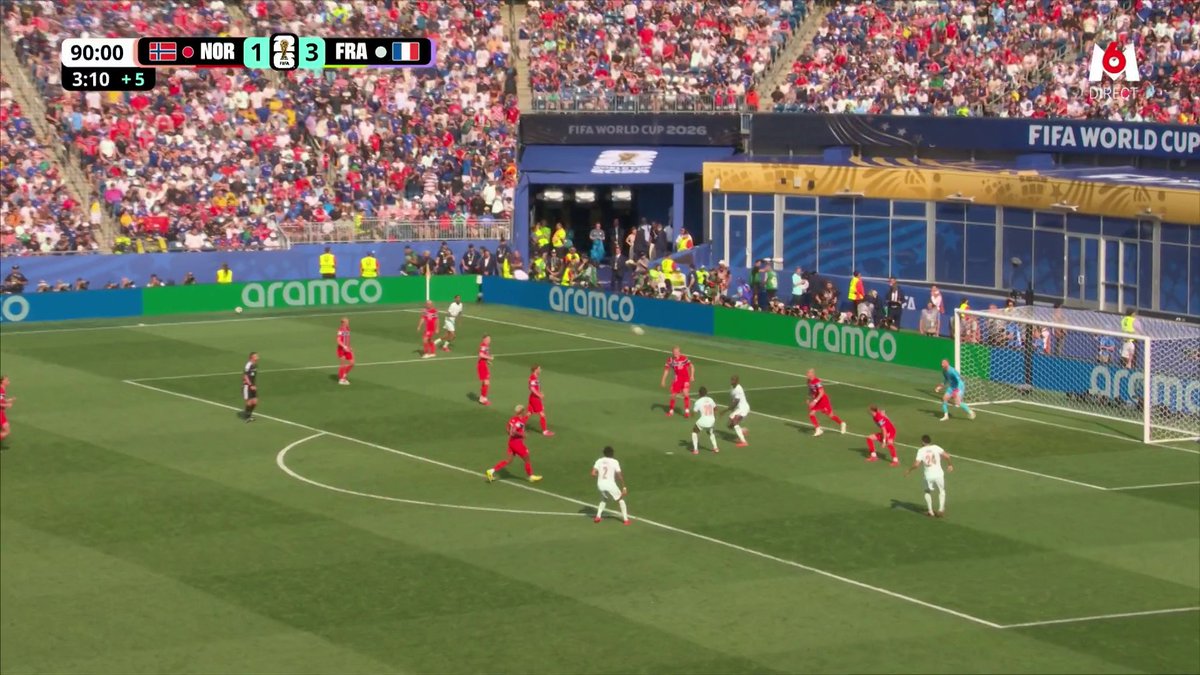 Désiré Doué alourdit le score pour les Bleus ! ⚽️🔥 Parfaitement servi par Bradley Barcola, il reprend le centre et trouve le chemin des filets. La France mène 4-1. Suivez le match sur M6 et M6+ : #CDM2026 #FIFAWorldCup #EquipeDeFrance #NORFRA