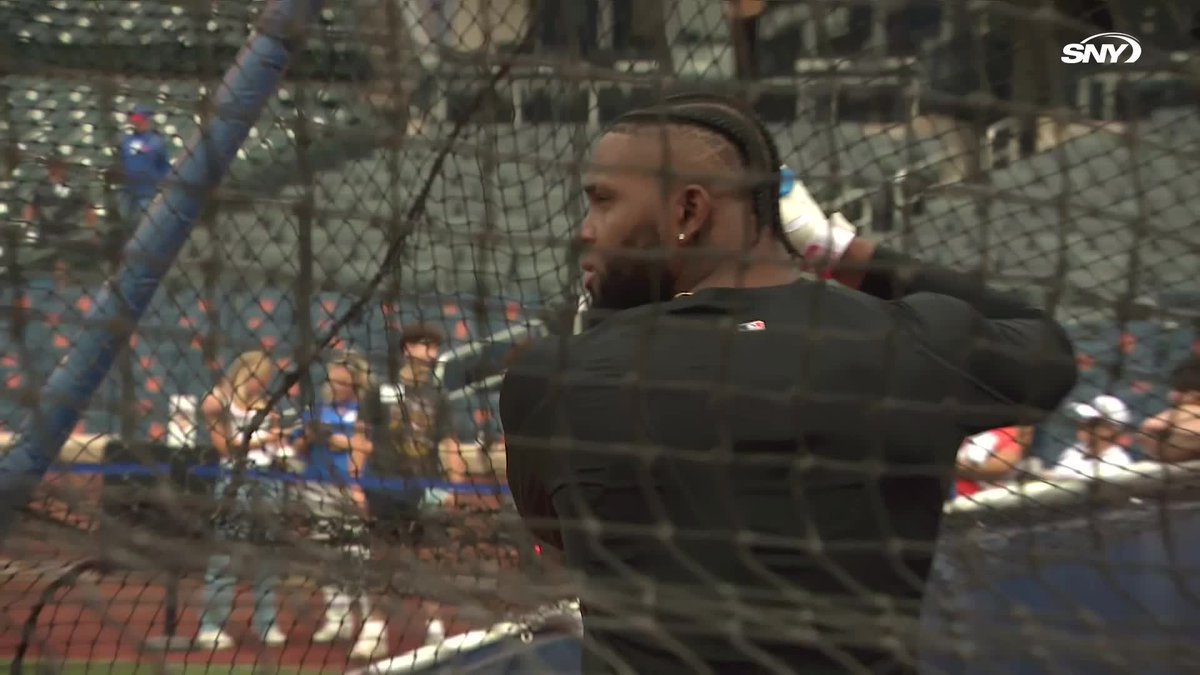 Luis Robert Jr. takes BP at Citi Field
