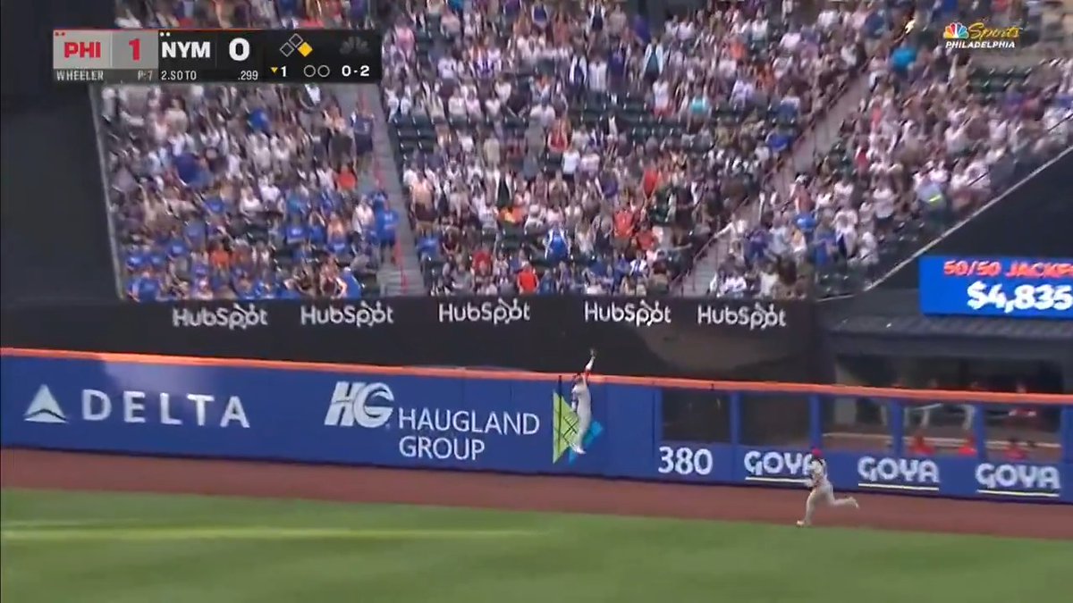 HE MADE THE CATCH 😱 WHAT A HOME RUN ROBBERY