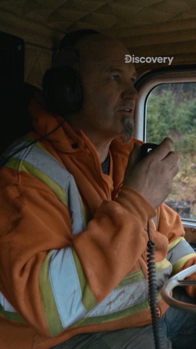 Start your engines! 🚜 Jared and the team begin their trek up the mountain. Watch a new #TheLastWoodsmen now on Discovery!