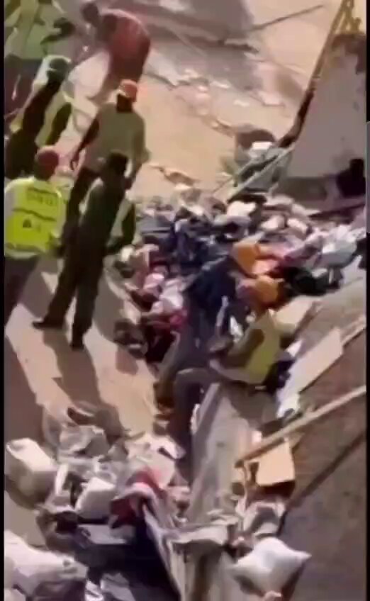 Indignante el robo del material de ayuda humanitaria por parte de colaboradores del régimen. Deben permitir que la gente pueda entregar directamente la ayuda humanitaria a quienes la necesiten.