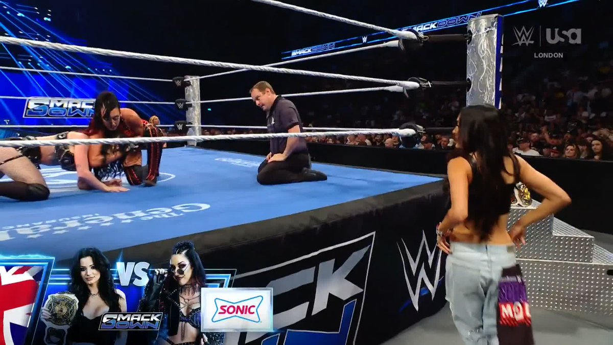 Paige is turning this match around! 🔥