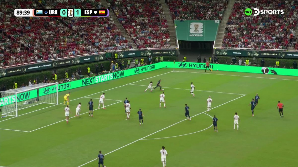 ¿ERA PENAL PARA URUGUAY? Viñas y Olmo protagonizaron una jugada que toda la Celeste reclamó como falta del español. #MundialEnDSPORTS #FIFAWorldCup