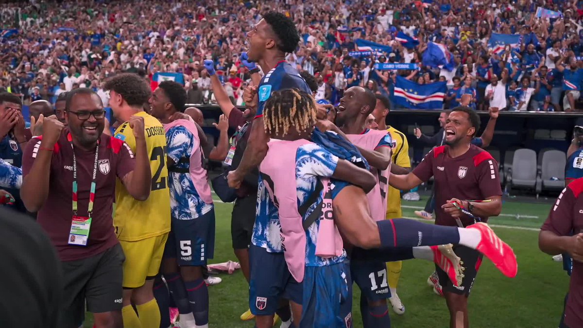 カーボベルデ🇨🇻が歴史的快挙!! ワールドカップ初出場にして初のGS突破を決める🔥 🏆️#FIFAワールドカップ グループH 🆚カーボベルデ×サウジアラビア 📱#DAZN ライブ配信中 ※6/30(火) 2:00「ブラジル×日本」戦は DAZNで無料ライブ配信(登録不要) #本気で楽しむならDAZN コカ・コーラ