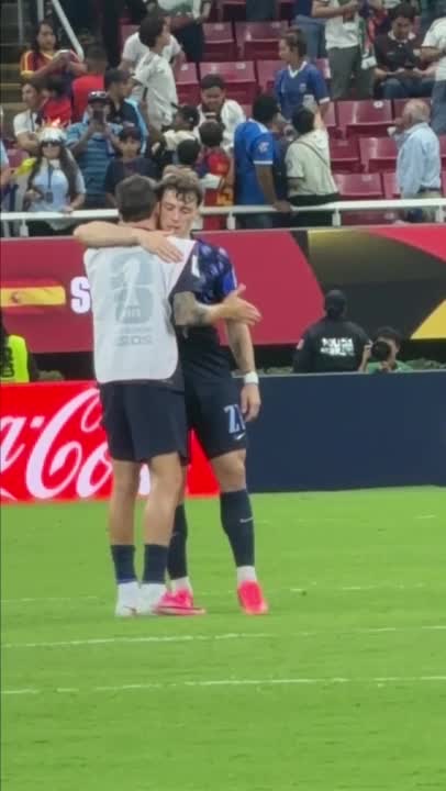 Fede Valverde consolando a todos sus compañeros. CAPITÁN ❤️