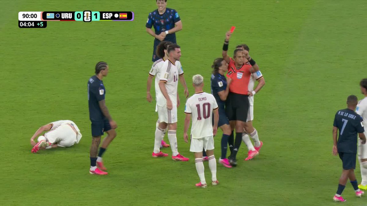 ¡¡DURÍSIMO PLANCHAZO DE CANOBBIO, QUE SE FUE EXPULSADO SOBRE EL FINAL DE LA ELIMINACIÓN DE URUGUAY Y TERMINÓ AGARRANDO DE LA CAMISETA AL ÁRBITRO!! ⚽ #ESPNMundial 📺 Mirá los mejores partidos de la #FIFAWorldCup por ESPN, en el Plan Premium de #DisneyPlus
