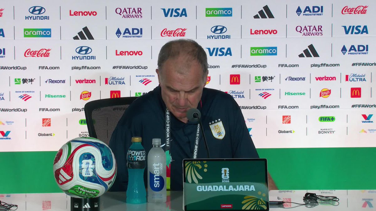 "LO QUE YO LE DEJO AL FÚTBOL URUGUAYO ES NADA" 😱 La DURÍSIMA AUTOCRÍTICA del Loco Bielsa, luego de la eliminación Celeste en Fase de Grupos de la Copa del Mundo ⚽ #ESPNMundial 📺 Mirá los mejores partidos de la #FIFAWorldCup por ESPN, en el Plan Premium de #DisneyPlus