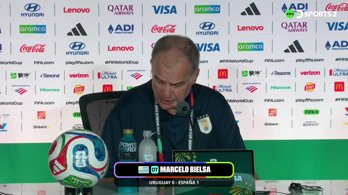 “USTED SI QUIERE EXPLICACIONES, LE REITERO: DE SIETE PUNTOS QUE MERECIMOS GANAR, OBTUVIMOS DOS”. Marcelo Bielsa. ⚠️🗣️