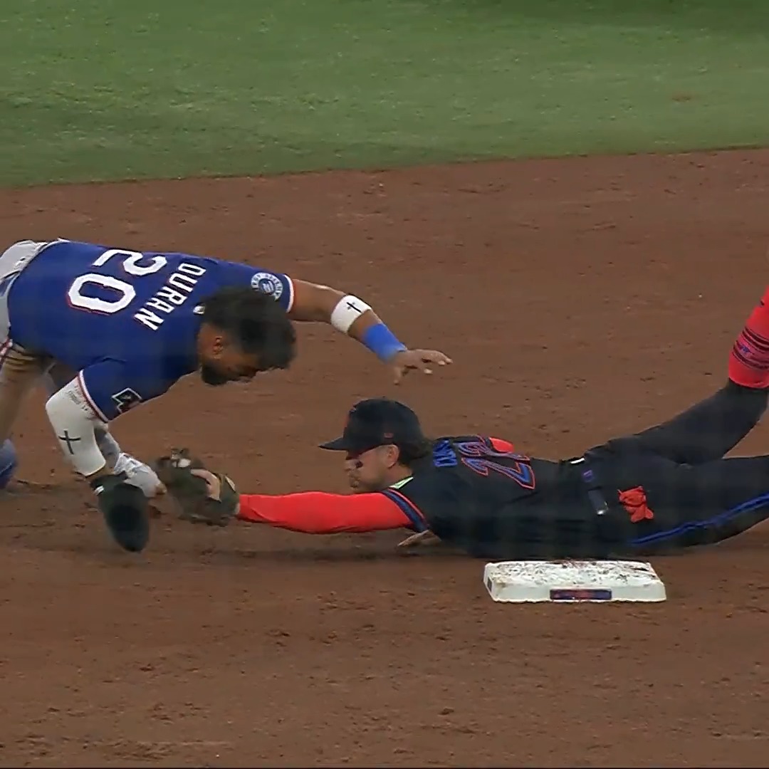 How did he avoid the tag?! 😱
