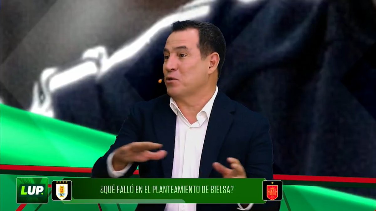 "ESO ES LO QUE MEJOR HACE BIELSA, HABLAR" 😶 La mesa de #LUP analiza las declaraciones de Marcelo Bielsa después de la eliminación con Uruguay. 👀 "Él es irrespetuoso, es tóxico", recalcó @Fabianestay10. #LaCopaxFSMX